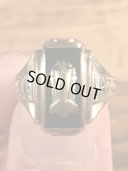 1943年のゴールドのビンテージカレッジリング