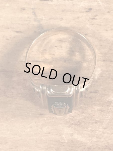 1943年のゴールドのビンテージカレッジリング