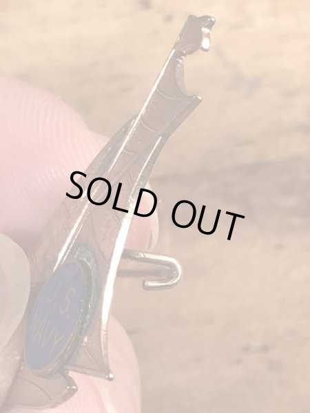 USネイビーのミリタリー物のビンテージピンバッジ