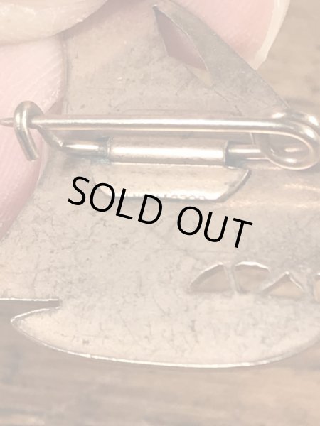 USネイビーのミリタリー物のビンテージピンバッジ