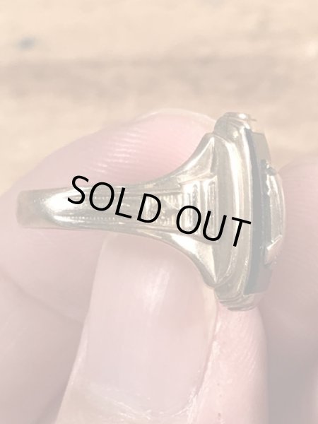 1943年のゴールドのビンテージカレッジリング