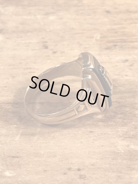 1943年のゴールドのビンテージカレッジリング