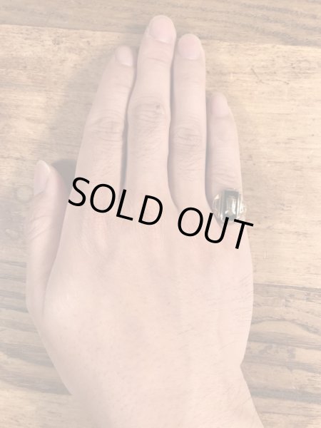 1943年のゴールドのビンテージカレッジリング