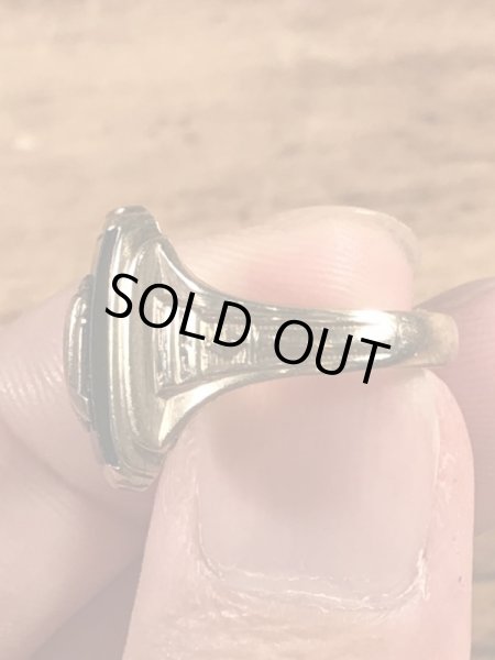 1943年のゴールドのビンテージカレッジリング