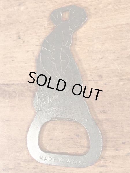 White Rock Water & Ginger Aleの女神のヴィンテージボトルオープナー