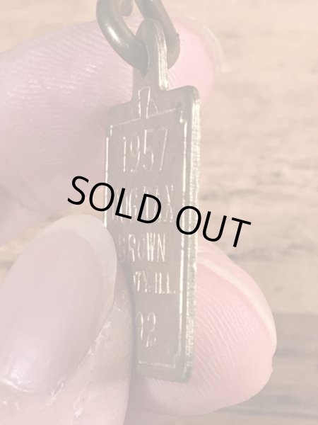 Dog Taxの真鍮製のビンテージドッグタグ