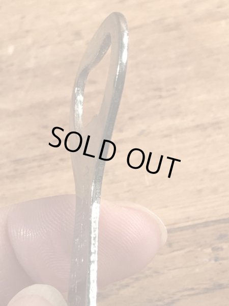 スタンダードビールのボトルが描かれたビンテージ栓抜き