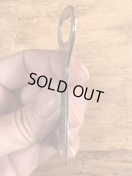 スタンダードビールのボトルが描かれたビンテージ栓抜き