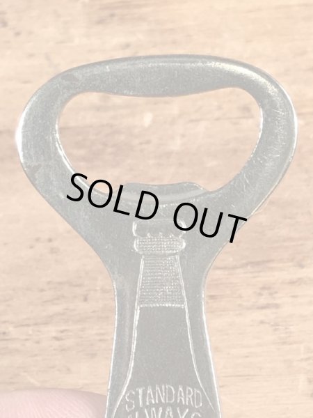 スタンダードビールのボトルが描かれたビンテージ栓抜き