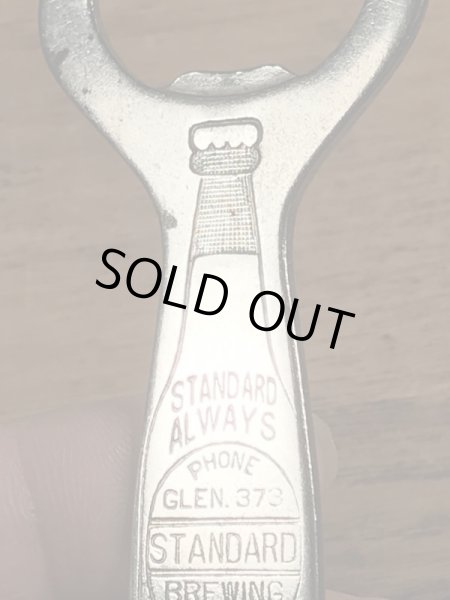 スタンダードビールのボトルが描かれたビンテージ栓抜き