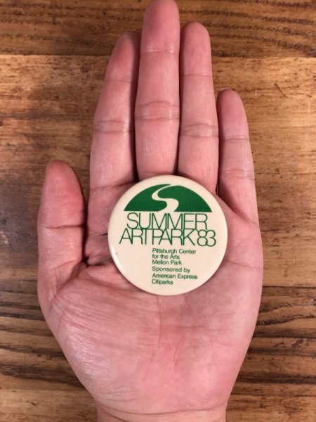 Summer Artpark 83のイベントのビンテージ缶バッジ