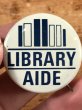 アメリカの図書館の助手が付けていたビンテージ缶バッジ