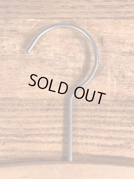 アメリカのクリーニング店で使用されていたビンテージ木製ハンガー