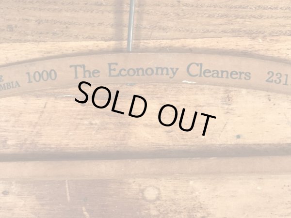 アメリカのクリーニング店で使用されていたビンテージ木製ハンガー