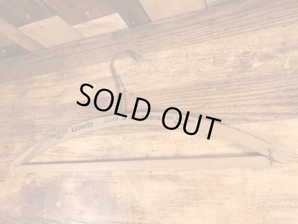 アメリカのアドバタイジング物のアンティークのウッドハンガー