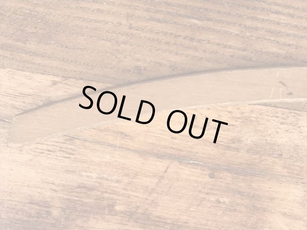 アメリカのクリーニング店で使用されていたアンティークの木製ハンガー