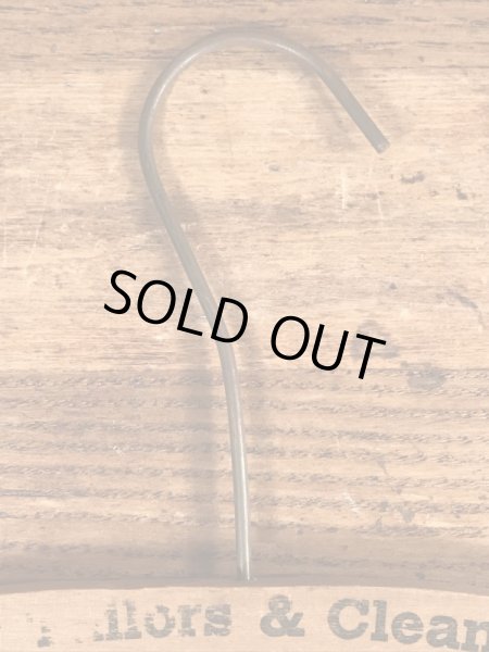 アメリカのクリーニング店で使用されていたビンテージ木製ハンガー