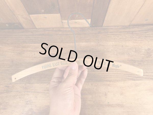 アメリカのクリーニング店で使用されていたビンテージ木製ハンガー