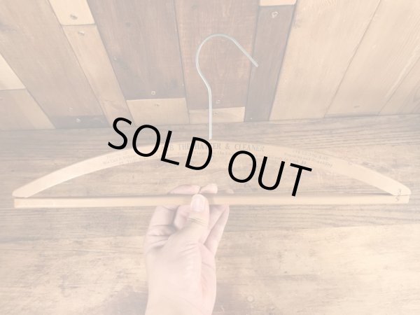 アメリカのクリーニング店で使用されていたビンテージ木製ハンガー