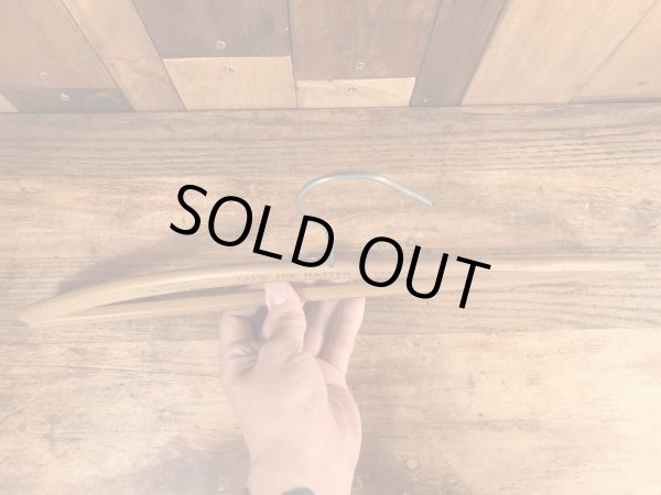 アメリカのクリーニング店で使用されていたビンテージ木製ハンガー