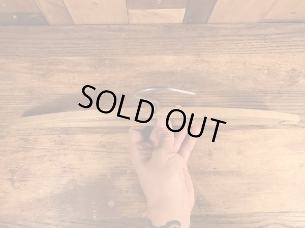 アメリカのクリーニング店で使用されていたビンテージ木製ハンガー