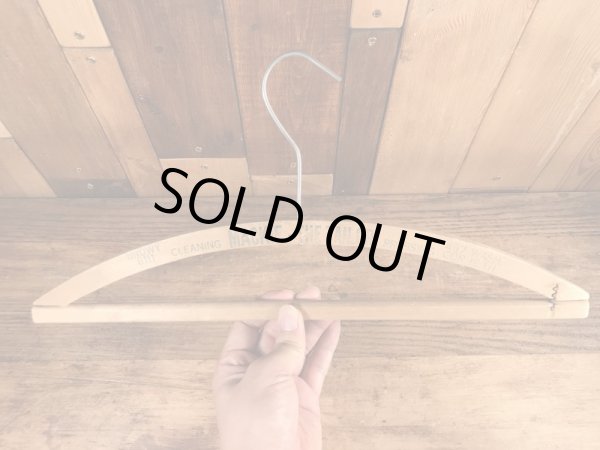 アメリカのクリーニング店で使用されていたビンテージ木製ハンガー