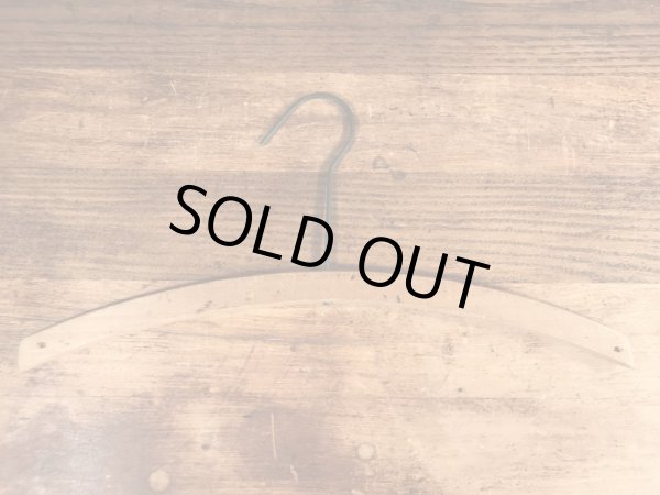 アメリカの企業物のアンティークのウッドハンガー