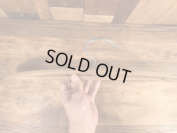 アメリカのクリーニング店で使用されていたビンテージ木製ハンガー