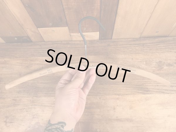 アメリカの企業物のアンティークのウッドハンガー