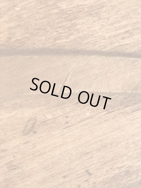 アメリカのクリーニング店で使用されていたアンティークの木製ハンガー