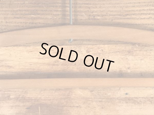 アメリカのクリーニング店で使用されていたビンテージ木製ハンガー