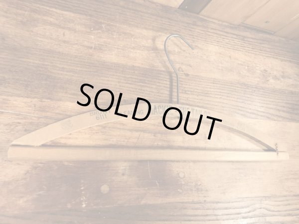 アメリカのクリーニング店で使用されていたビンテージ木製ハンガー