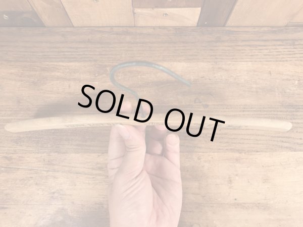 アメリカのクリーニング店で使用されていたビンテージ木製ハンガー