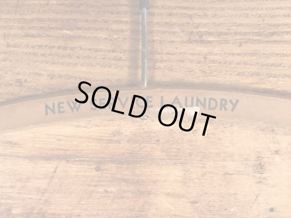 アメリカの企業物のアンティークのウッドハンガー