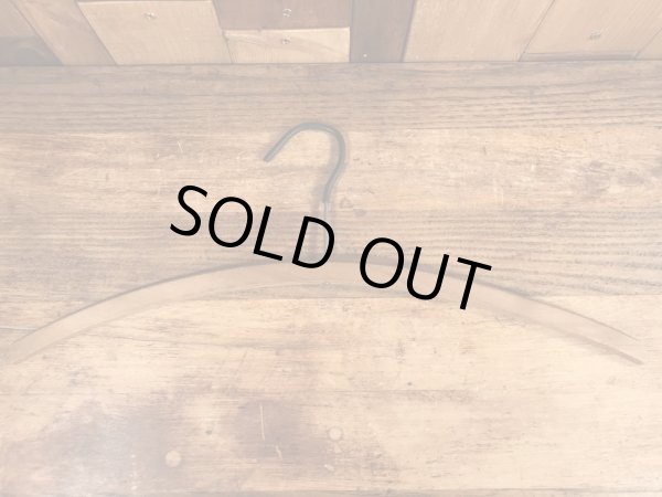 アメリカのクリーニング店で使用されていたビンテージ木製ハンガー