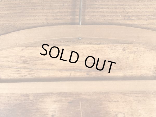 アメリカのクリーニング店で使用されていたビンテージ木製ハンガー