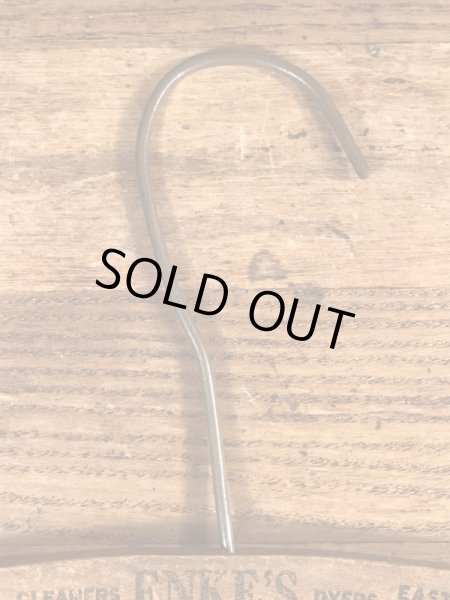 アメリカのクリーニング店で使用されていたビンテージ木製ハンガー