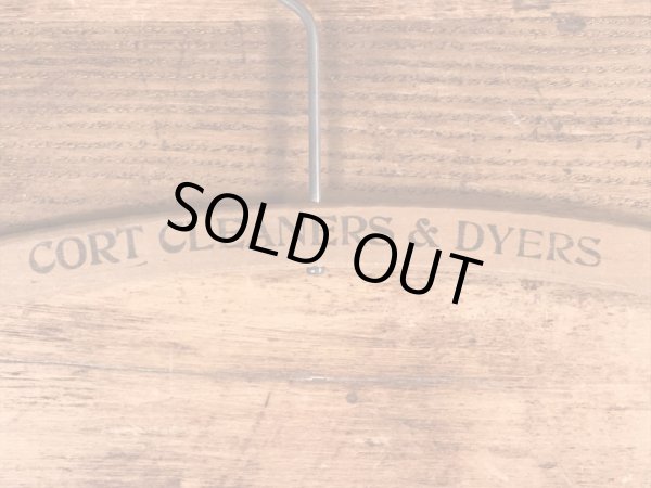 アメリカのクリーニング店で使用されていたビンテージ木製ハンガー