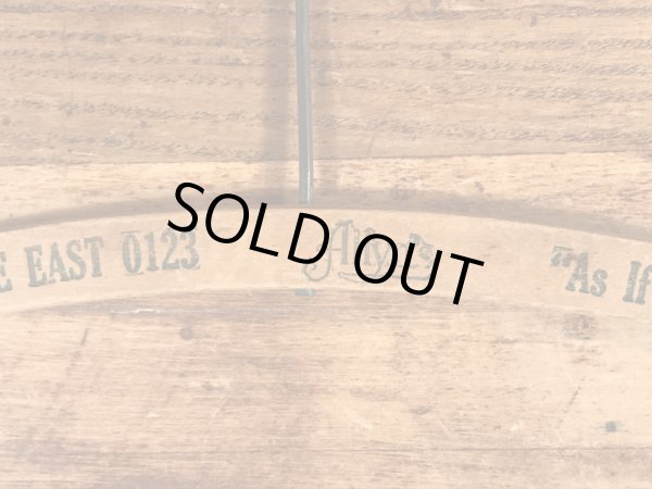 アメリカのクリーニング店で使用されていたビンテージ木製ハンガー