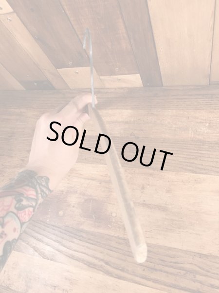 アメリカのクリーニング店で使用されていたアンティークの木製ハンガー