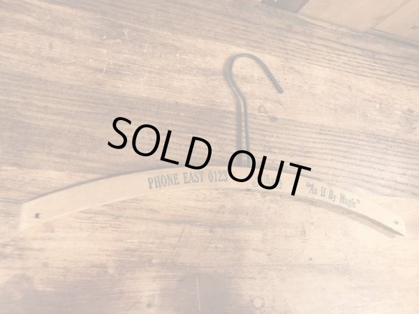 アメリカのクリーニング店で使用されていたビンテージ木製ハンガー