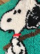 スヌーピーの毛糸の編みこみのヴィンテージラグ