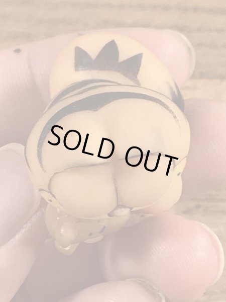 ガーフィールドがポーキーを抱いているビンテージフィギュア