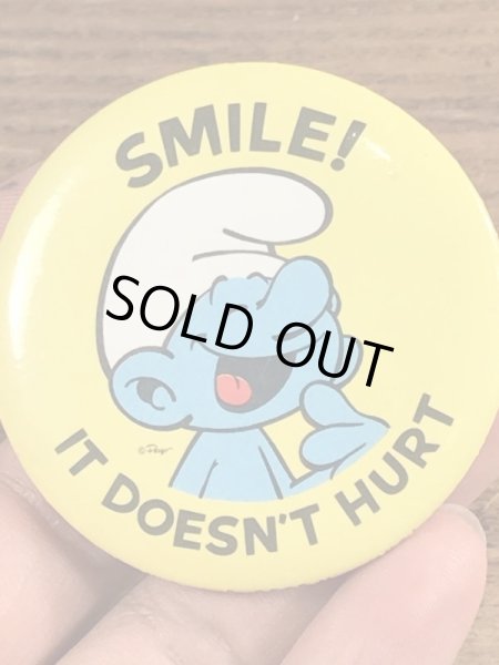 スマーフのSmile! It Doesn't Hurtのメッセージが書かれたビンテージ缶バッジ