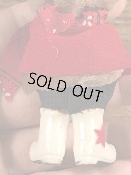 ウエスタンコスチュームのクマのヴィンテージクリップドール