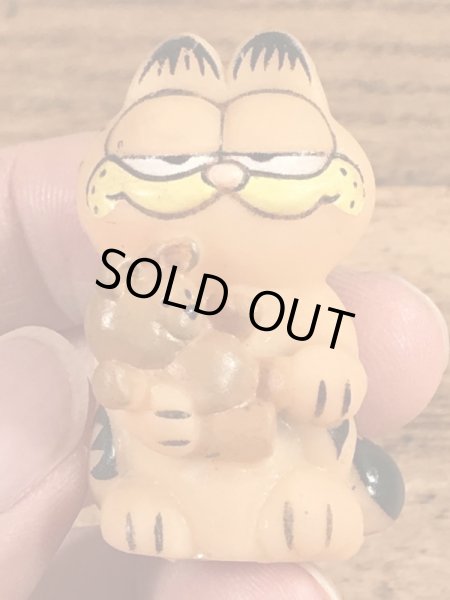 ガーフィールドがポーキーを抱いているビンテージフィギュア