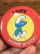 スマーフのI Hate Homework!のメッセージが書かれたビンテージ缶バッジ