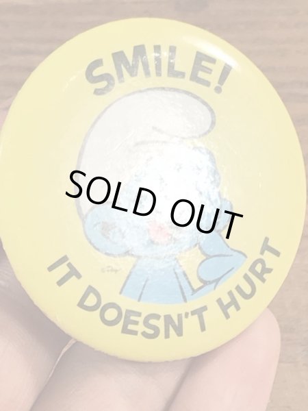 スマーフのSmile! It Doesn't Hurtのメッセージが書かれたビンテージ缶バッジ