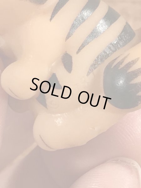 ガーフィールドがポーキーを抱いているビンテージフィギュア