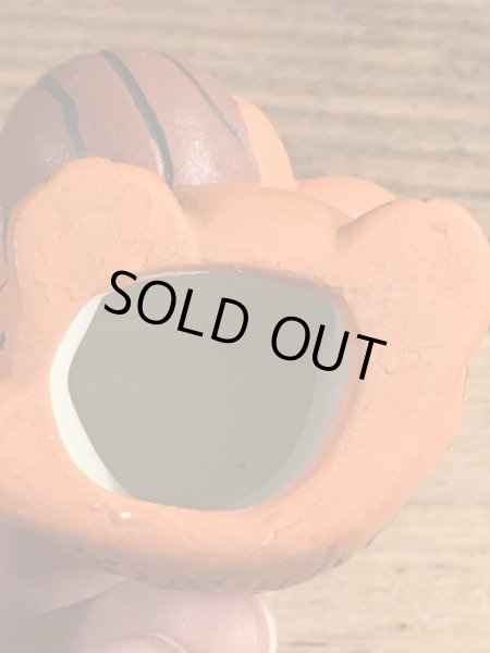 バスケットボールのガーフィールドのビンテージ陶器フィギュア